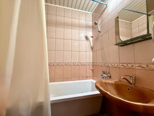 Продам двухкомнатную (2-комн.) квартиру, Марка Донского ул, 8, Симферополь г