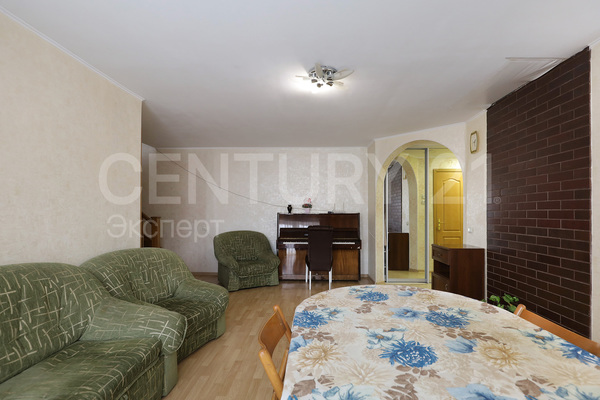 Продам трехкомнатную (3-комн.) квартиру, Омская ул, 8 , Калининград г
