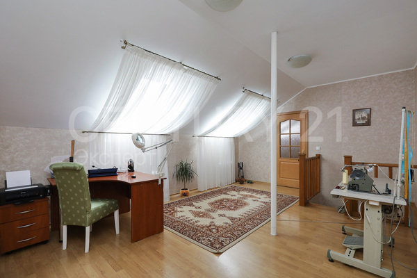 Продам трехкомнатную (3-комн.) квартиру, Омская ул, 8 , Калининград г