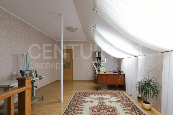 Продам трехкомнатную (3-комн.) квартиру, Омская ул, 8 , Калининград г