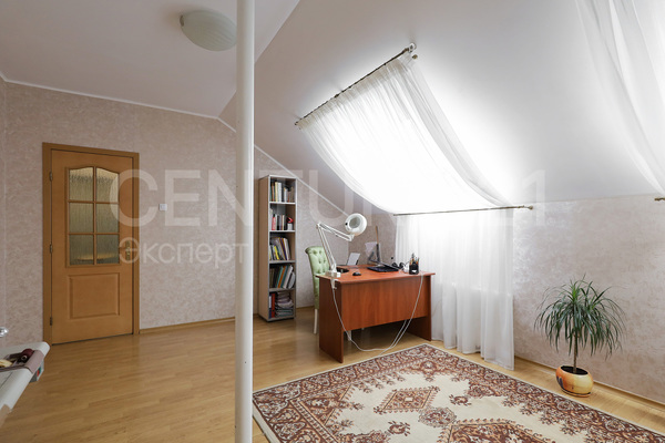 Продам трехкомнатную (3-комн.) квартиру, Омская ул, 8 , Калининград г