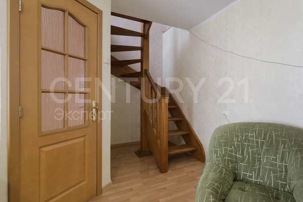 Продам трехкомнатную (3-комн.) квартиру, Омская ул, 8 , Калининград г