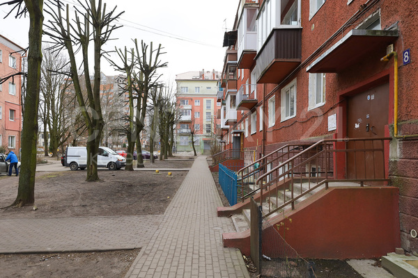 Продам трехкомнатную (3-комн.) квартиру, Омская ул, 8 , Калининград г