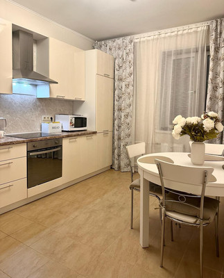 Продам трехкомнатную (3-комн.) квартиру, Свободы (Мирный мкр.) ул, 3, Мирный п