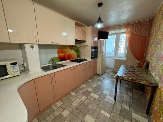 Продам трехкомнатную (3-комн.) квартиру, Первостроителей пр-кт, 15, Комсомольск-на-Амуре г