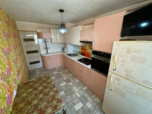 Продам трехкомнатную (3-комн.) квартиру, Первостроителей пр-кт, 15, Комсомольск-на-Амуре г