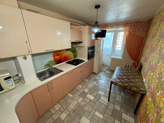 Продам трехкомнатную (3-комн.) квартиру, Первостроителей пр-кт, 15, Комсомольск-на-Амуре г