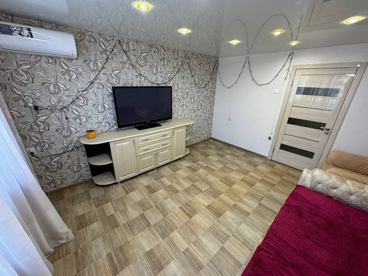Продам трехкомнатную (3-комн.) квартиру, Первостроителей пр-кт, 15, Комсомольск-на-Амуре г