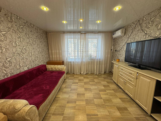 Продам трехкомнатную (3-комн.) квартиру, Первостроителей пр-кт, 15, Комсомольск-на-Амуре г