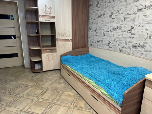 Продам трехкомнатную (3-комн.) квартиру, Первостроителей пр-кт, 15, Комсомольск-на-Амуре г
