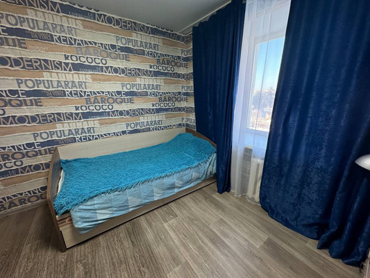 Продам трехкомнатную (3-комн.) квартиру, Первостроителей пр-кт, 15, Комсомольск-на-Амуре г