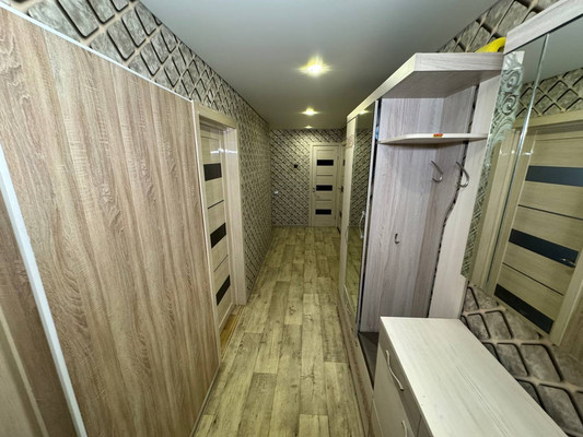 Продам трехкомнатную (3-комн.) квартиру, Первостроителей пр-кт, 15, Комсомольск-на-Амуре г