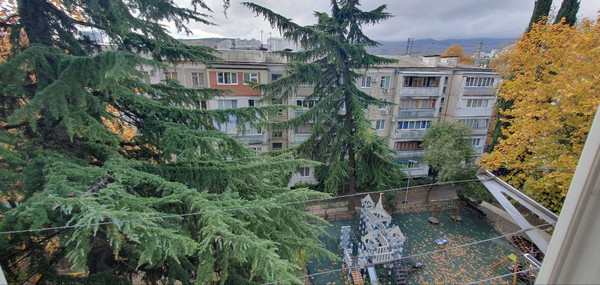 Продам двухкомнатную (2-комн.) квартиру, 50 лет Октября ул, 13, Алушта г