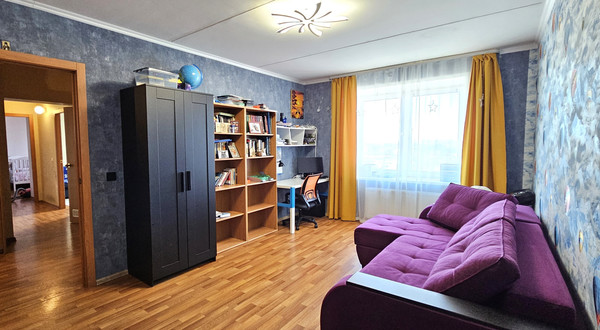 Продам трехкомнатную (3-комн.) квартиру, Парковая ул, 4А, Култаево с