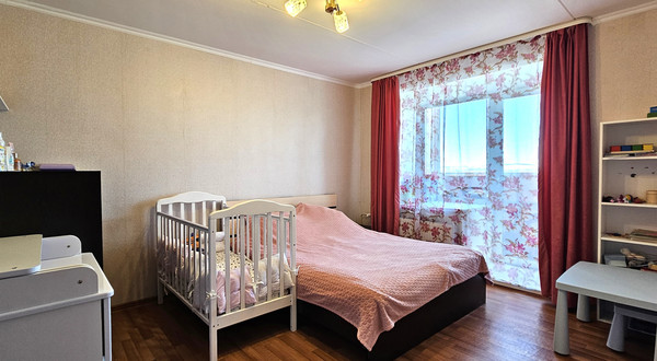 Продам трехкомнатную (3-комн.) квартиру, Парковая ул, 4А, Култаево с