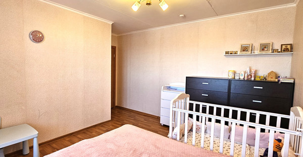 Продам трехкомнатную (3-комн.) квартиру, Парковая ул, 4А, Култаево с