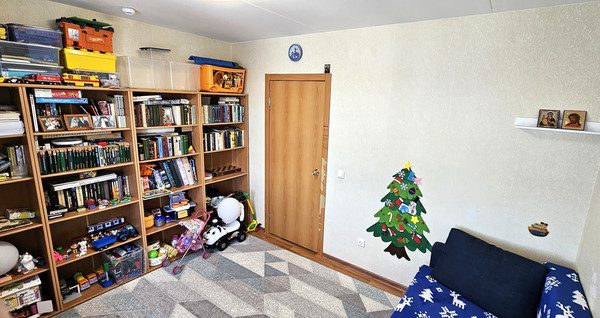 Продам трехкомнатную (3-комн.) квартиру, Парковая ул, 4А, Култаево с