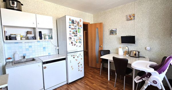 Продам трехкомнатную (3-комн.) квартиру, Парковая ул, 4А, Култаево с