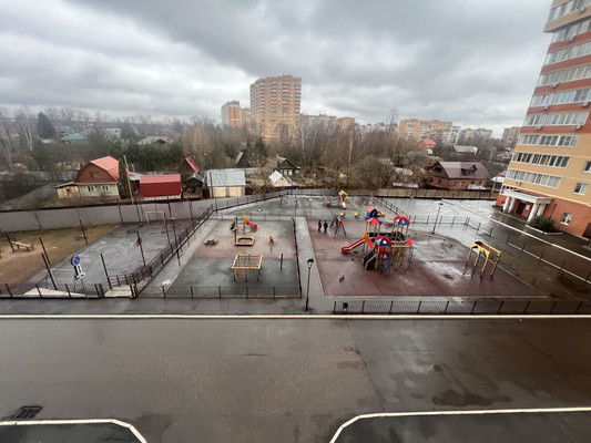 Продам трехкомнатную (3-комн.) квартиру, Заводской пр-кт, 12, Голицыно г