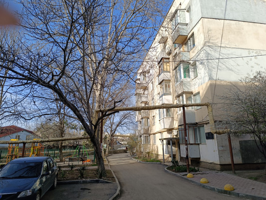 Продам трехкомнатную (3-комн.) квартиру, Николаевская ул, 4, Симферополь г