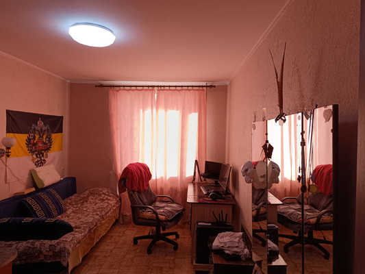 Продам трехкомнатную (3-комн.) квартиру, Николаевская ул, 4, Симферополь г