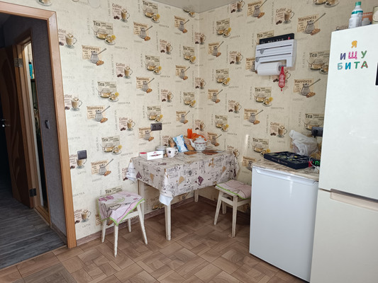 Продам трехкомнатную (3-комн.) квартиру, Николаевская ул, 4, Симферополь г
