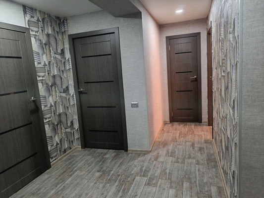 Продам трехкомнатную (3-комн.) квартиру, Николаевская ул, 4, Симферополь г