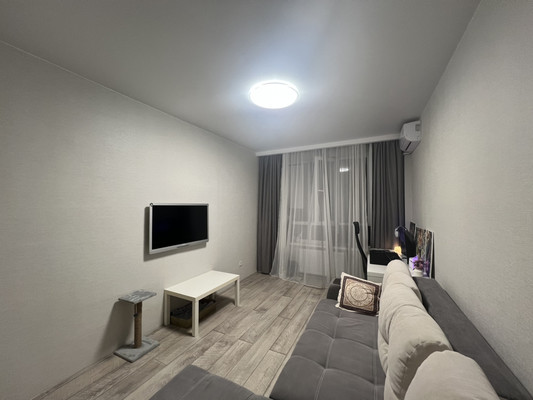 Продам однокомнатную (1-комн.) квартиру, Трубаченко ул, 14б, Симферополь г