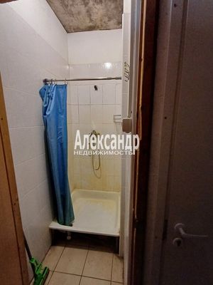 Продам комнату в 9-комн. квартире, Огородный пер, 5, Санкт-Петербург г
