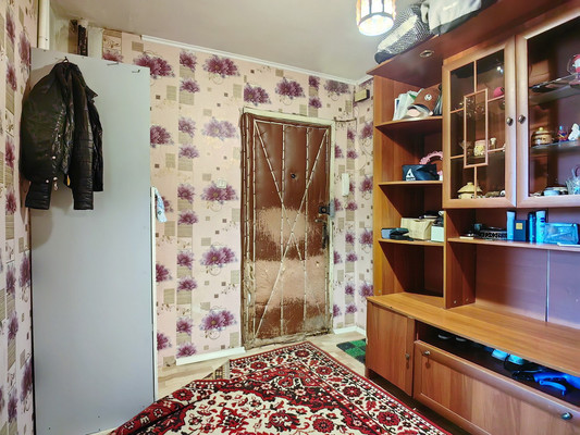 Продам двухкомнатную (2-комн.) квартиру, Серпуховская ул, 27, Липицы с