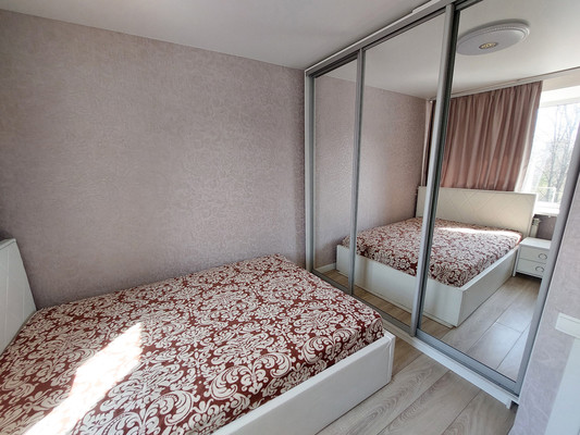 Продам двухкомнатную (2-комн.) квартиру, Заводская (Климовск мкр.) ул, 18, Подольск г