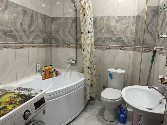 Продам трехкомнатную (3-комн.) квартиру, Генерала Омарова ул, 39, Махачкала г