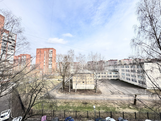 Продам трехкомнатную (3-комн.) квартиру, Ударников пр-кт, 15Ак1, Санкт-Петербург г