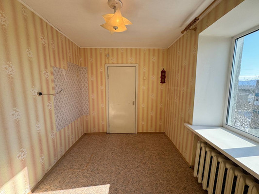 Продам трехкомнатную (3-комн.) квартиру, Интернациональный пр-кт, 8, Комсомольск-на-Амуре г
