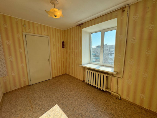 Продам трехкомнатную (3-комн.) квартиру, Интернациональный пр-кт, 8, Комсомольск-на-Амуре г