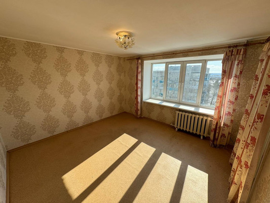 Продам трехкомнатную (3-комн.) квартиру, Интернациональный пр-кт, 8, Комсомольск-на-Амуре г