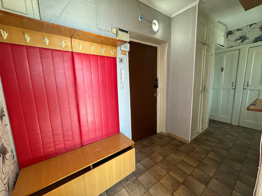 Продам трехкомнатную (3-комн.) квартиру, Интернациональный пр-кт, 8, Комсомольск-на-Амуре г