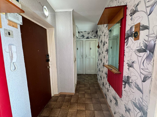 Продам трехкомнатную (3-комн.) квартиру, Интернациональный пр-кт, 8, Комсомольск-на-Амуре г