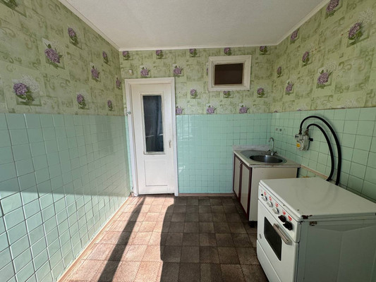 Продам трехкомнатную (3-комн.) квартиру, Интернациональный пр-кт, 8, Комсомольск-на-Амуре г