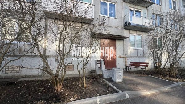 Продам двухкомнатную (2-комн.) квартиру, Им А.К.Харитонова ул, 76, Выборг г