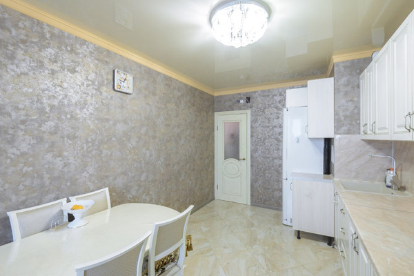 Продам трехкомнатную (3-комн.) квартиру, Еременко ул, 68к74, Ростов-на-Дону г