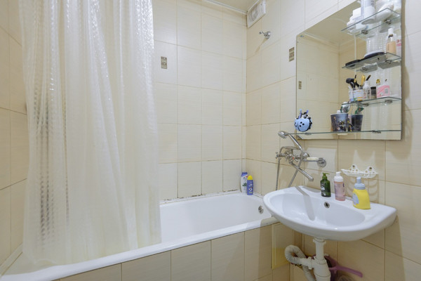Продам трехкомнатную (3-комн.) квартиру, Еременко ул, 68к74, Ростов-на-Дону г