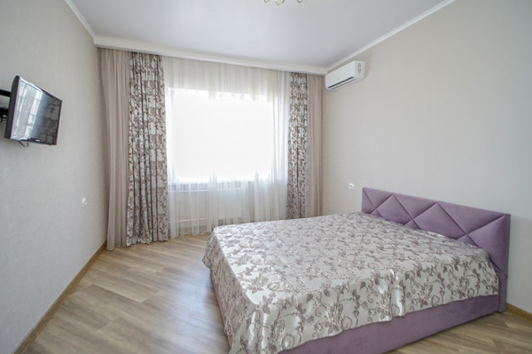 Продам двухкомнатную (2-комн.) квартиру, им. Александра Покрышкина ул, 4/4, Краснодар г