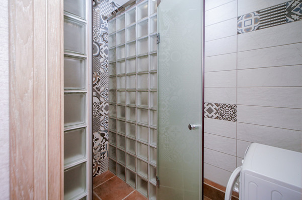 Продам двухкомнатную (2-комн.) квартиру, им. Александра Покрышкина ул, 4/4, Краснодар г