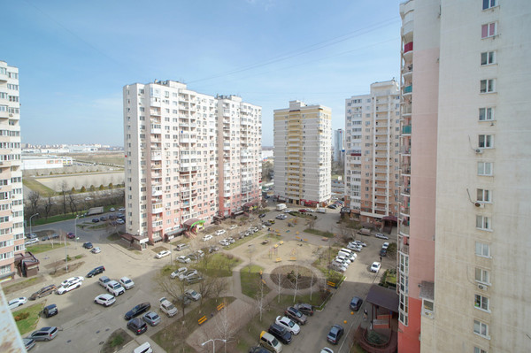Продам двухкомнатную (2-комн.) квартиру, им. Александра Покрышкина ул, 4/4, Краснодар г