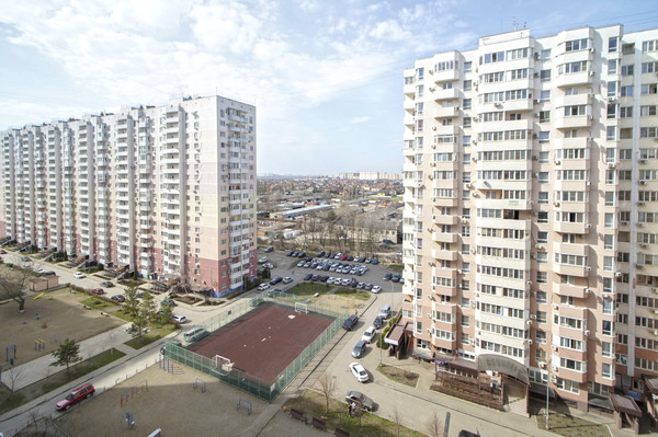 Продам двухкомнатную (2-комн.) квартиру, им. Александра Покрышкина ул, 4/4, Краснодар г