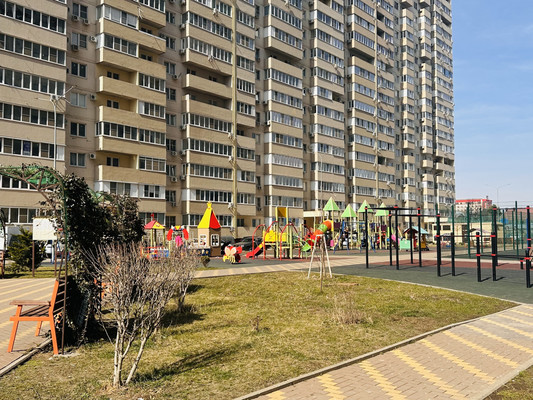 Продам двухкомнатную (2-комн.) квартиру, Магистральная ул, 11, Краснодар г