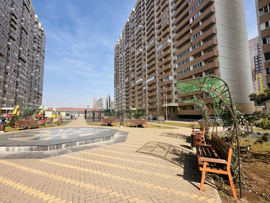 Продам двухкомнатную (2-комн.) квартиру, Магистральная ул, 11, Краснодар г