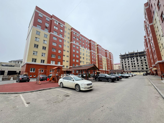 Продам трехкомнатную (3-комн.) квартиру, Профсоюзная ул, 226, Вольный Аул кп