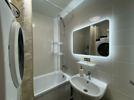 Продам двухкомнатную (2-комн.) квартиру, лётчика Ларюшина ул, 10, Люберцы г